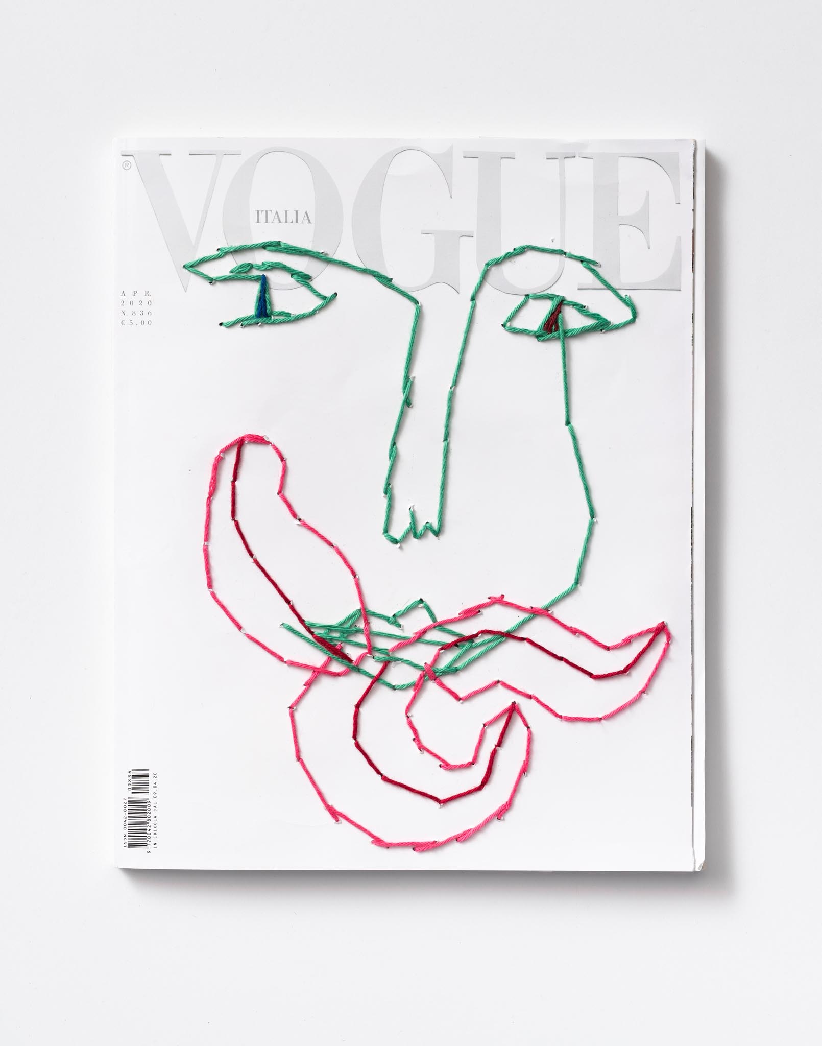 Sissi, Ritratto in fiore (2020; ricamo su copertina, filo di cotone). Courtesy l'artista e Galleria Tiziana Di Caro, Napoli. Foto di Giorgio Benni
 Sissi, Ritratto in fiore (2020; ricamo su copertina, filo di cotone). Courtesy l'artista e Galleria Tiziana Di Caro, Napoli. Foto di Giorgio Benni