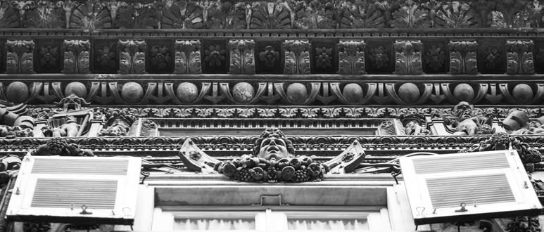 Palazzo Spinola Pessagno, particolare delle decorazioni in facciata. Foto di Laura Guida
