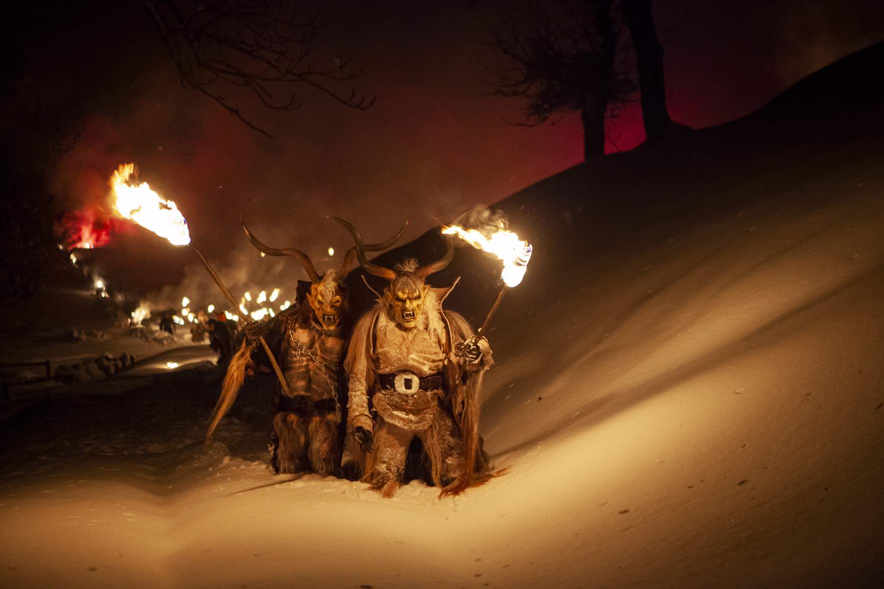 Stefano Torrione, Friuli - Alla luce delle fiaccole i Krampus scendono dai boschi
