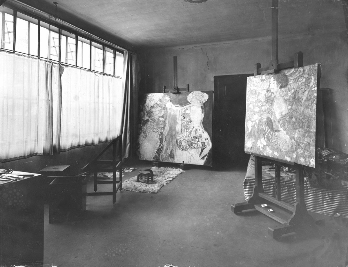 Lo studio di Klimt nel 1918
 Lo studio di Klimt nel 1918