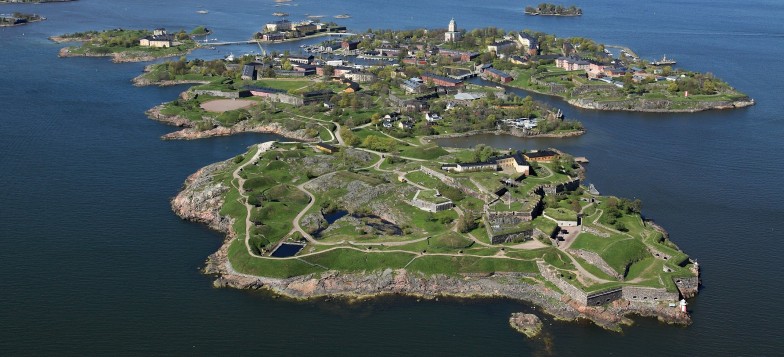 Veduta del complesso sotto la neve. Foto Suomenlinna
