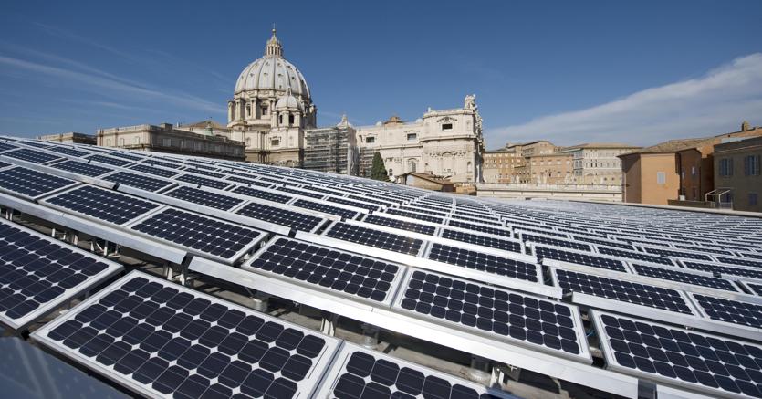 L'impianto fotovoltaico installato sul tetto della Sala Nervi in Vaticano
