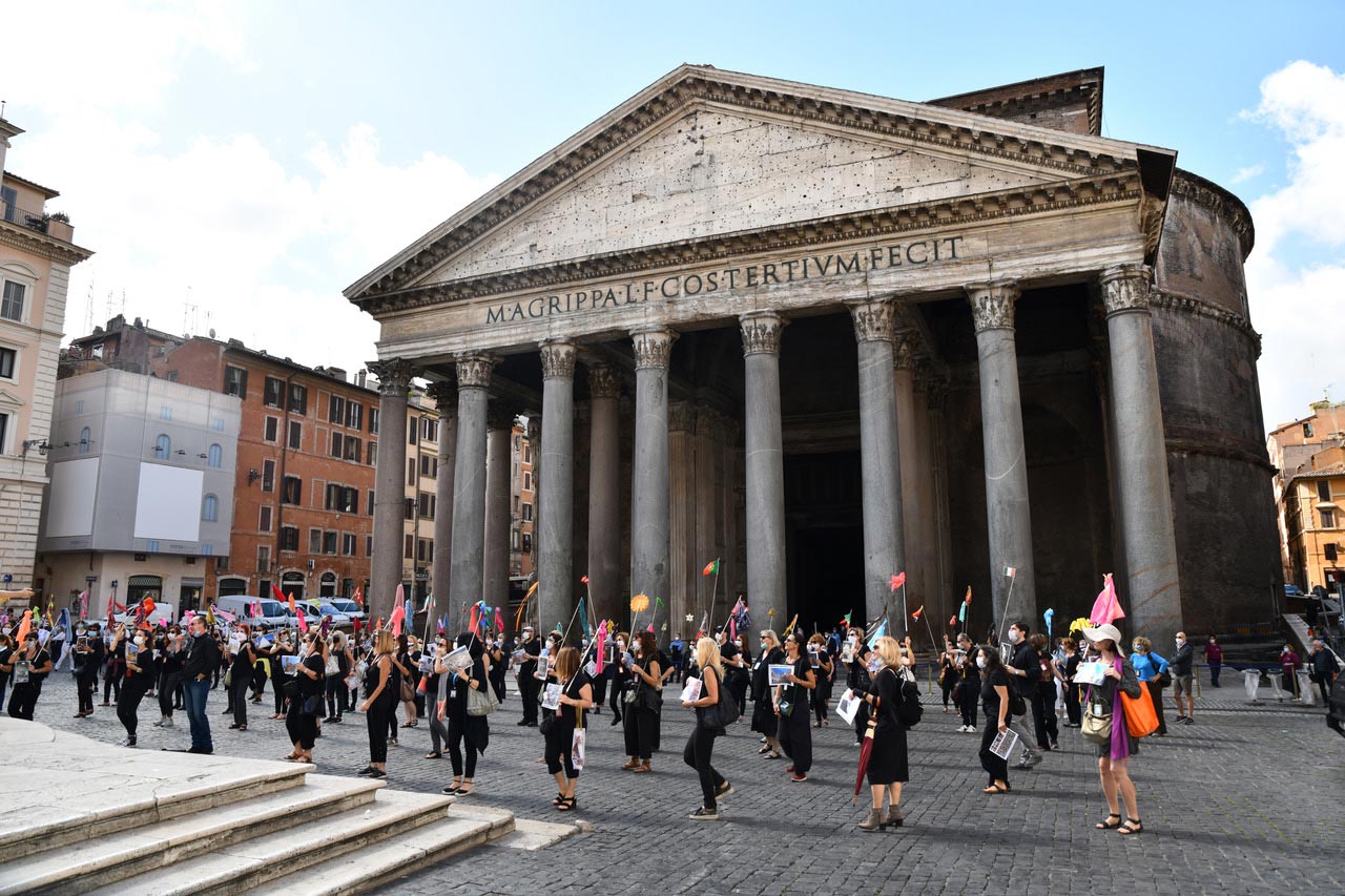 Manifestazione di guide turistiche davanti al Pantheon a Roma
 Manifestazione di guide turistiche davanti al Pantheon a Roma