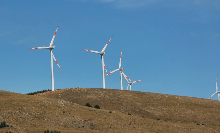 Il parco eolico di Collarmele in Abruzzo. Foto di Ra Boe
