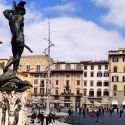 Firenze, installato in piazza della Signoria l'Abete di Penone, un omaggio a Dante