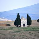 Toscana, restauro per la cappella di Vitaleta, luogo simbolo del paesaggio toscano