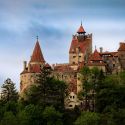 Romania, il Castello di Dracula diventa un centro vaccinale
