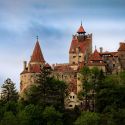 Romania, il Castello di Dracula diventa un centro vaccinale