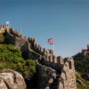 Il Castello dei Mori di Sintra, l'antica fortezza medievale che domina la città portoghese