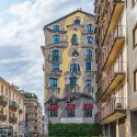 A Milano nasce un murale ispirato a Casa Battló di Gaudì: è “The Vision” di Cheone
