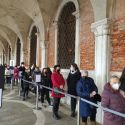 Venezia, ecco chi visita i musei: i veneziani! Lunghe code per la riapertura provvisoria