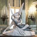 Torino, le sculture di Fabio Viale invadono i Musei Reali: è la mostra “In Between”