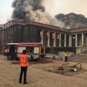 Sudafrica, incendio devasta parte della biblioteca dell'Università di Città del Capo