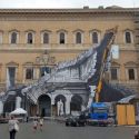 Dopo Palazzo Strozzi, JR “sfonda” anche Palazzo Farnese a Roma?