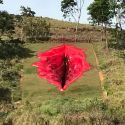 Una scultura femminista sta facendo impazzire il Brasile: è un'enorme vulva rossa in un parco