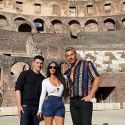 Kim Kardashian a Roma, tra Colosseo e Pietà Vaticana
