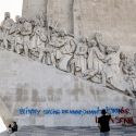 Lisbona, vandalizzato (e subito pulito) il celeberrimo Monumento alle Scoperte