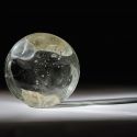 La fragilità della vita sotto forma di bolle di vetro: Lucía Vallejo Garay in mostra a Venezia