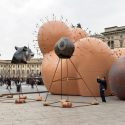 Donata a Ferrara la Maestà sofferente di Gaetano Pesce: “è metafora della violenza sulle donne”