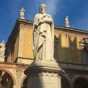 Verona, Zalando finanzia il restauro del monumento a Dante in piazza dei Signori