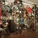 Il coinvolgente Museo Tinguely di Basilea, l'istituto dove vive l'opera di Jean Tinguely