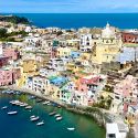 Dopo la nomina a Capitale Italiana della Cultura 2022, arriva a Procida la prima mostra diffusa 