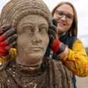 Inghilterra, trovate statue romane nello scavo dell'Alta Velocità: ‘scoperta straordinaria’