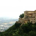 Todi apre le porte dei suoi palazzi storici per l'arte contemporanea 