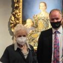 La stilista Vivienne Westwood, “madre” dell'estetica punk, in visita agli Uffizi