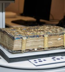 L'Evangeliario attraverso un touchscreen: il prezioso manoscritto in alta definizione