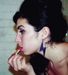 A Londra apre una mostra interamente dedicata ad Amy Winehouse, a dieci anni dalla sua scomparsa 