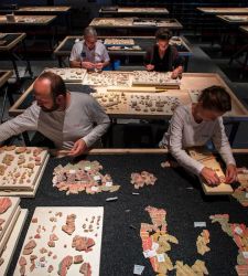 Arles, migliaia di frammenti ricomposti come un puzzle: tornano alla luce gli affreschi della Casa dell'Arpista