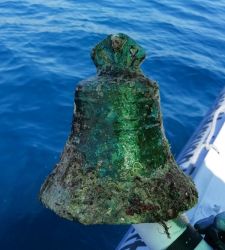 Importante ritrovamento nelle acque di Capo Rizzuto: il relitto della campana di una nave naufragata