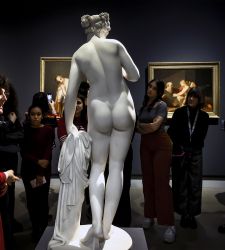 La donna? Quasi assente dalla statuaria pubblica. A Milano una mostra su donne e scultura