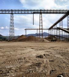 Gli spazi industriali nelle fotografie a confronto di Gabriele Basilico e Luca Santiago Mora