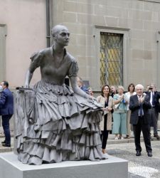 Inaugurata a Milano la prima statua pubblica dedicata a una donna: è Cristina Trivulzio di Belgiojoso 