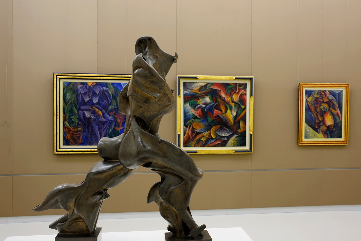 Umberto Boccioni, Forme uniche della continuitÃ  nello spazio (1913, fusione in bronzo del 1931; bronzo, altezza 126,4 cm; Milano, Museo del Novecento)