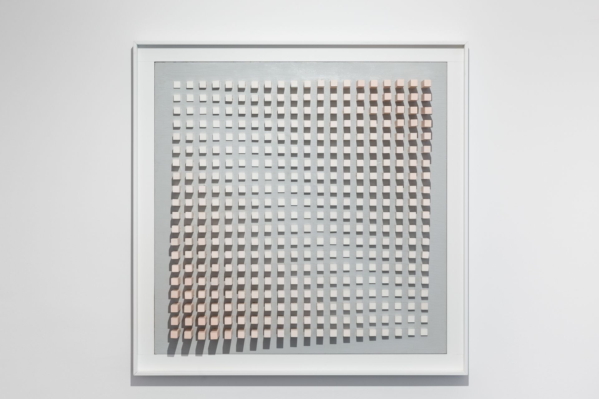 Dadamaino, Cromorilievo (Fondorilievo) (1974; tasselli di legno su tavola, 90 x 90 x 12 cm; Termoli, MACTE)
