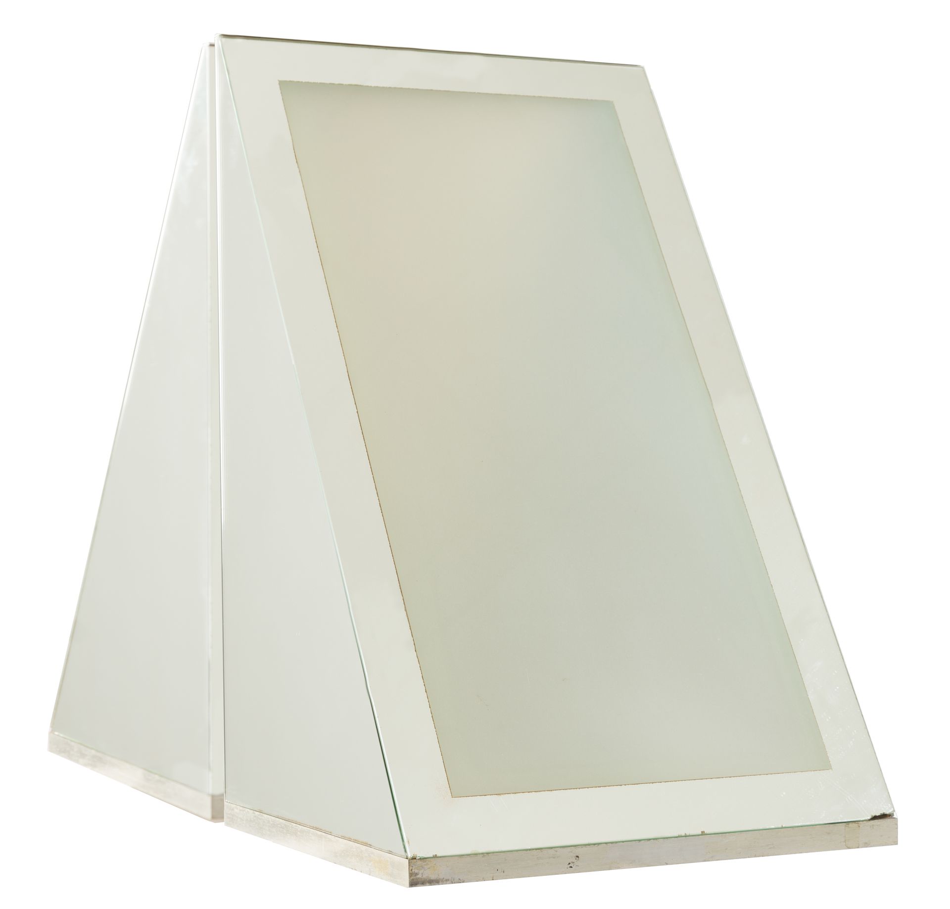 Nanda Vigo, Sintagma (1976; 2 elementi in vetro opaco, specchio e neon, 100 x 60 x 60 cm; Termoli, MACTE)
