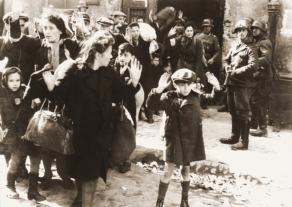 La celebre fotografia del bambino nel ghetto di Varsavia (maggio 1943)
