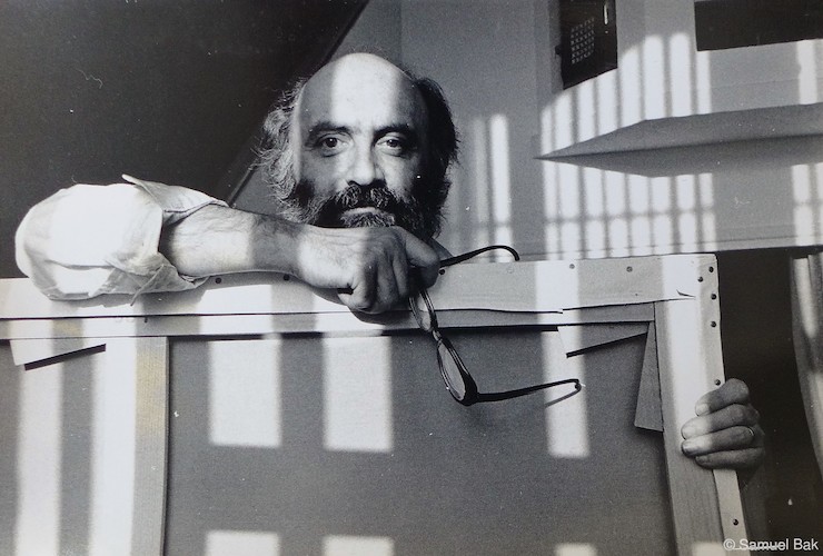 Samuel Bak nel suo studio nel 1983. Foto di Daniela Bak
