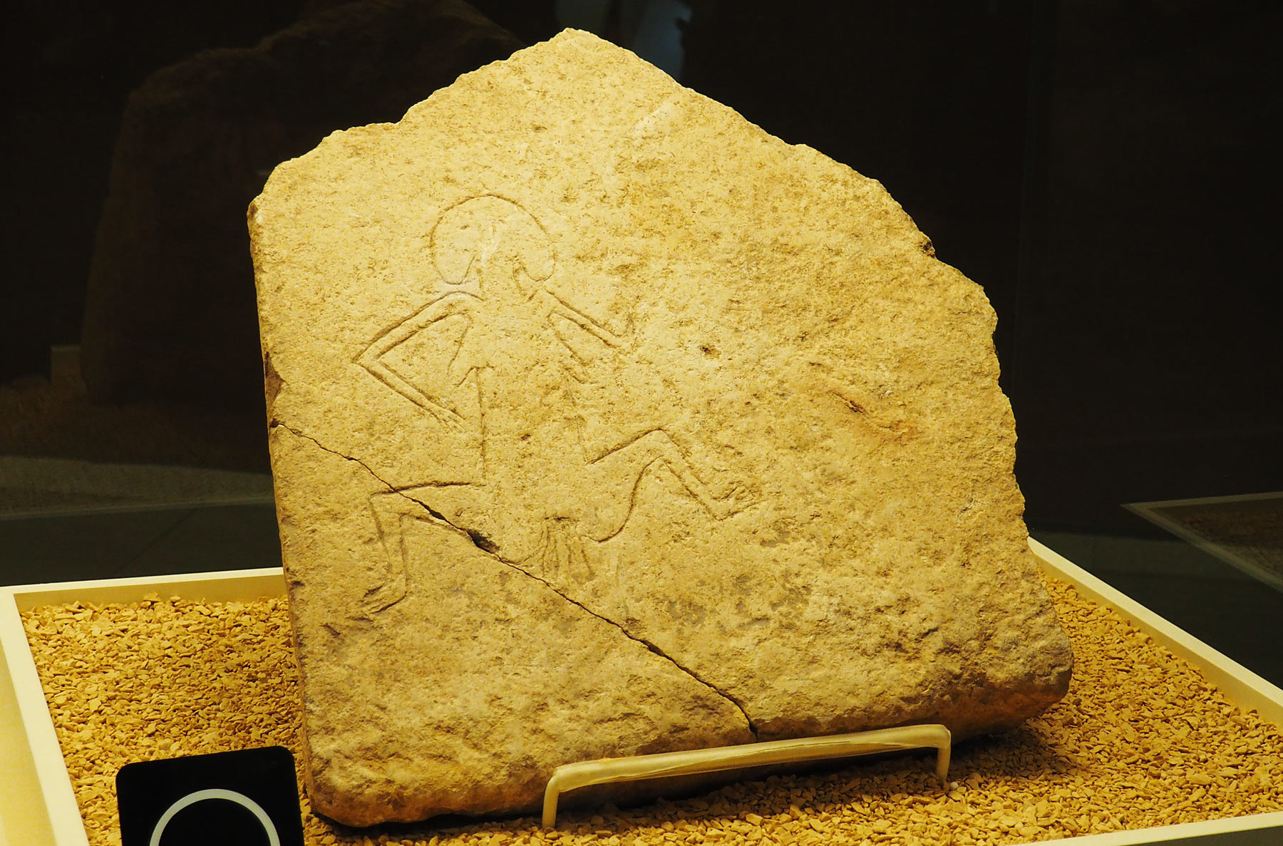 Incisione su pietra raffigurante una donna che partorisce, proveniente da GÃ¶bekli Tepe. Foto di Michela Bassanello
