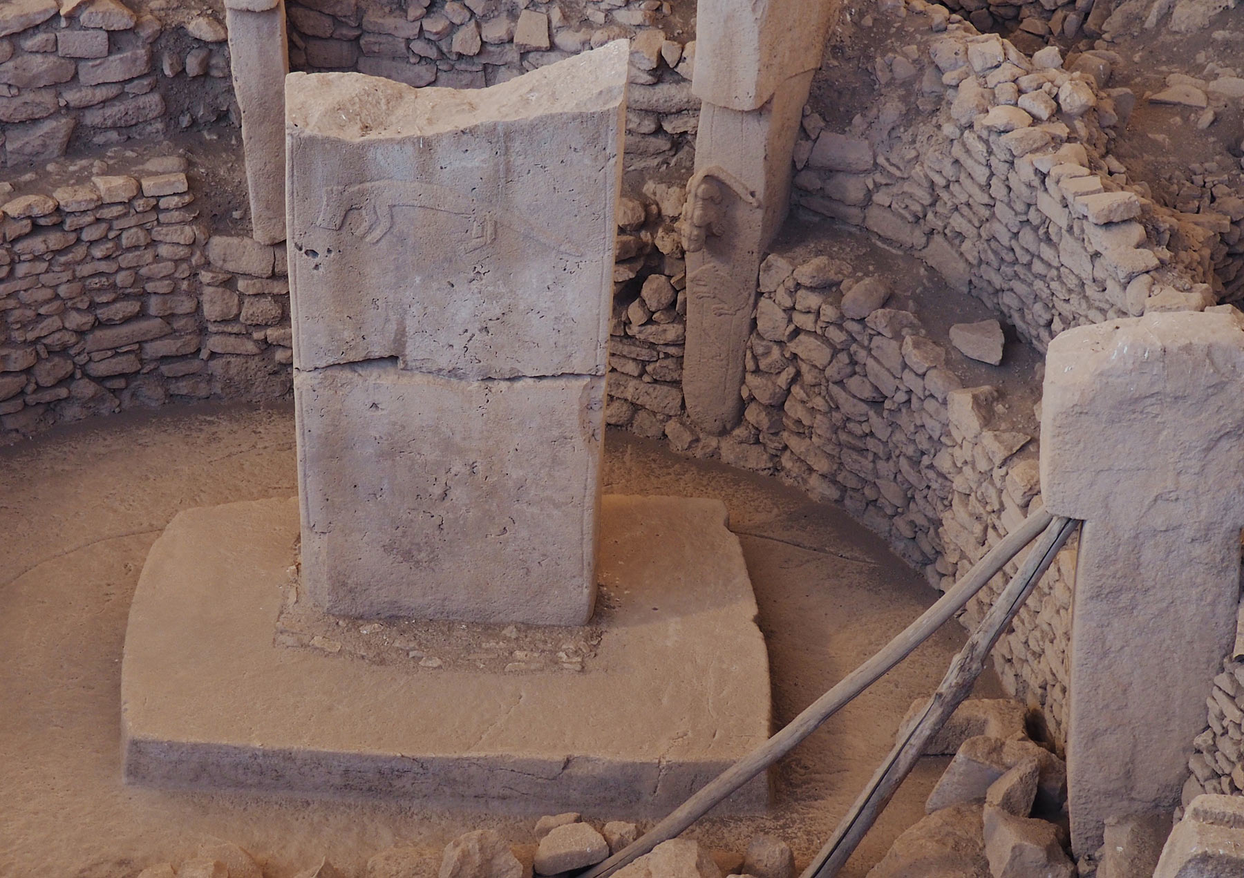 GÃ¶bekli Tepe: bassorilievi e altorilievi su alcuni pilastri nella struttura. Foto di Michela Bassanello
