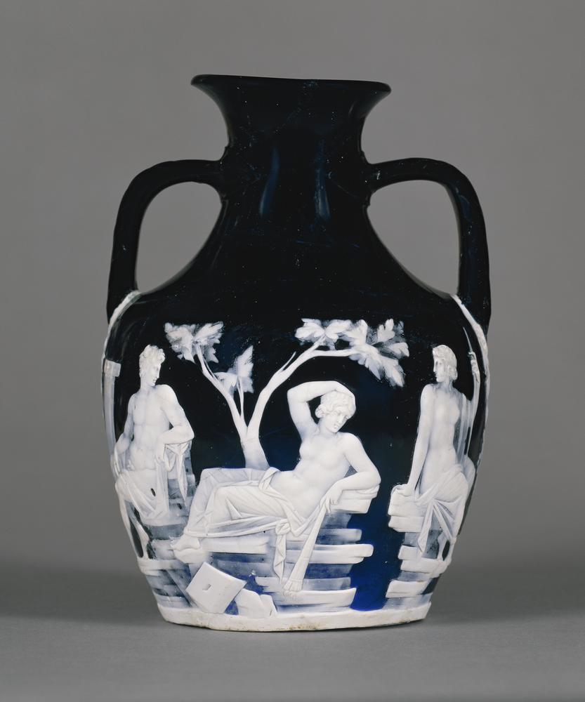 Arte romana, Vaso Portland (I secolo d.C.; vetro e cammeo, 24 x 17,7 cm; Londra, British Museum)
