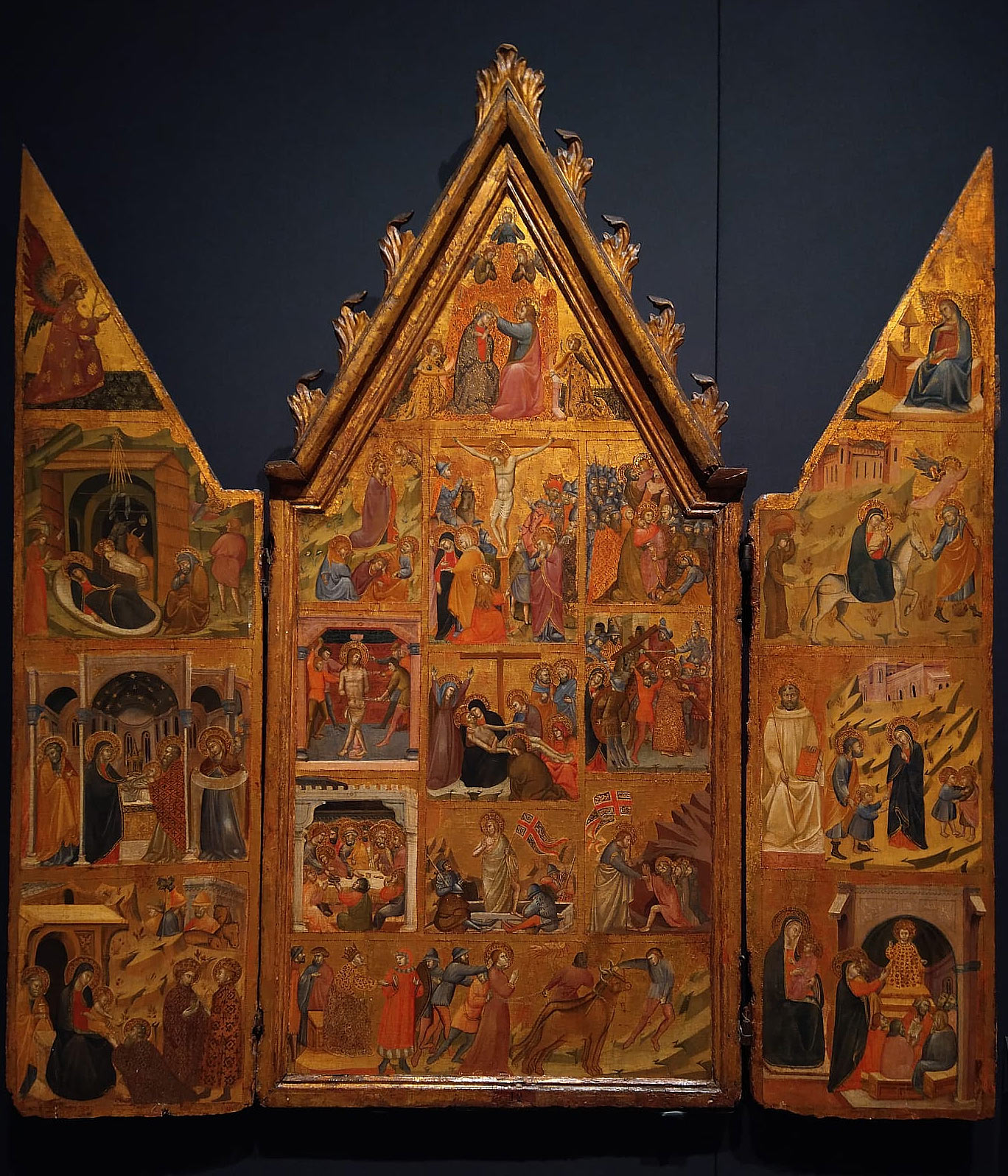 Giovanni di Corraduccio, Trittico ad ante mobili (1410 circa; tempera e oro su tavola, 162 x 77 cm chiuso, 162 x 154,5 cm aperto; Collezione privata)
