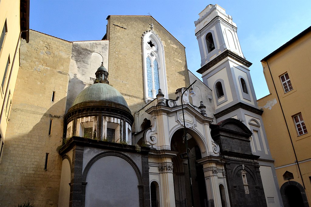 San Domenico Maggiore. Foto di Giuseppe Guida
 San Domenico Maggiore. Foto di Giuseppe Guida
