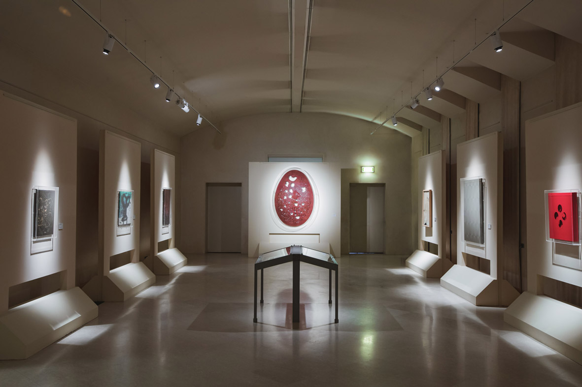 Sala della mostra Lucio Fontana. Autoritratto. Opere 1931-1967
