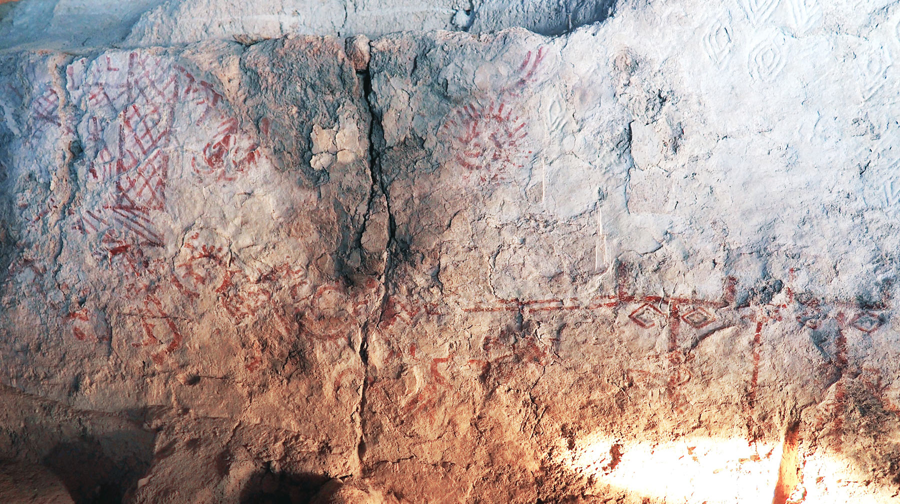 Pitture parietali su una parete del palazzo di Arslantepe. Foto di Michela Bassanello
