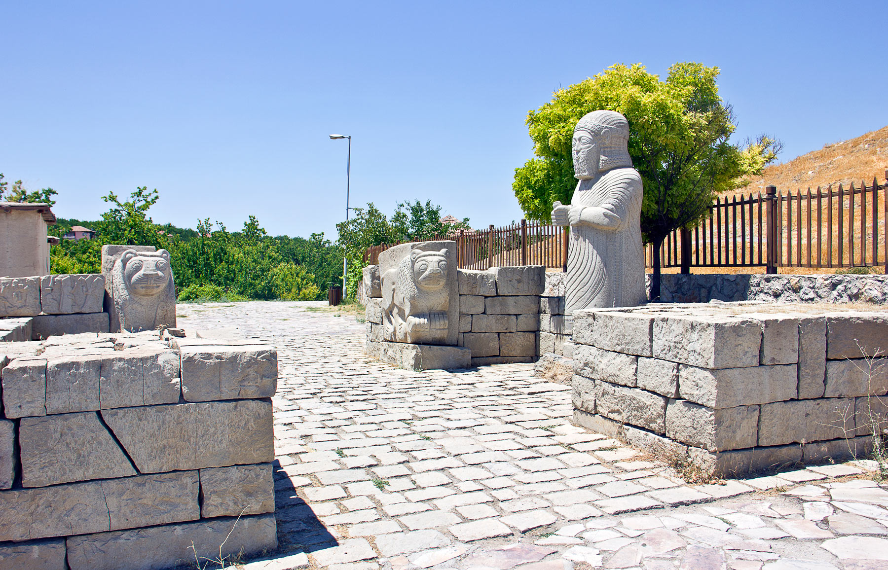 La Porta dei Leoni ittiti all'ingresso del sito di Arslantepe
