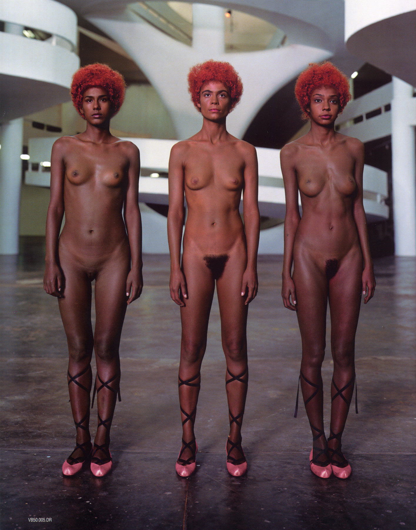 Vanessa Beecroft, VB50 (performance alla Biennale di San Paolo, 2002)
